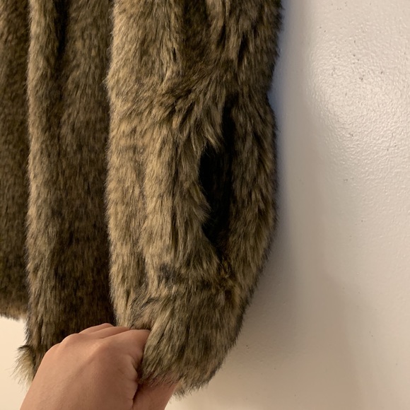 Abercrombie & Fitch Womens Faux Fur Vest Brown Size Large NWT - Picture 5 of 8